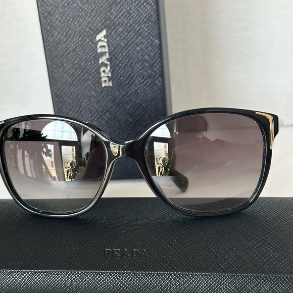 Authentic Unisex Sunglasses Prada. - Picture 11 of 11